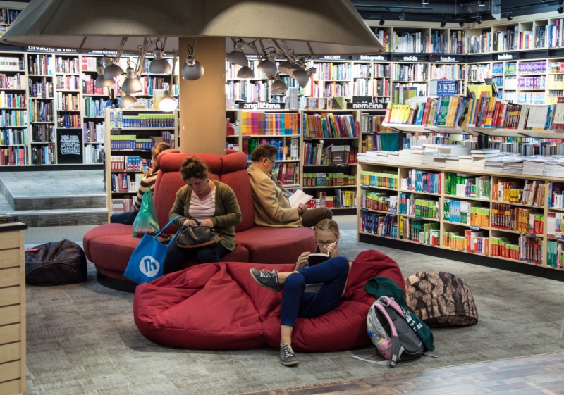 boutique-ST AUBAN-min_books_bookstore_book_reader_readers_reading_shop_sale_books-849006